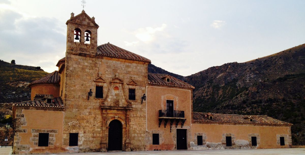 Monasterio en las alturas