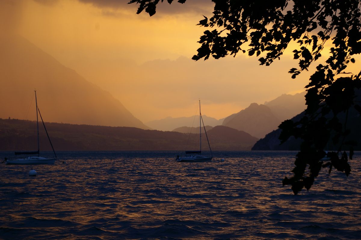 Sommerlicher Abend an Thuner See - und dann kam der Sturm.