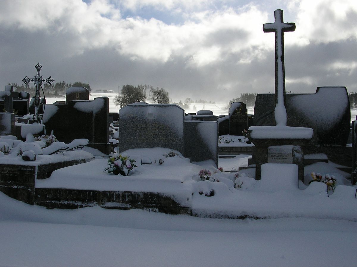 Tombes sous la neige