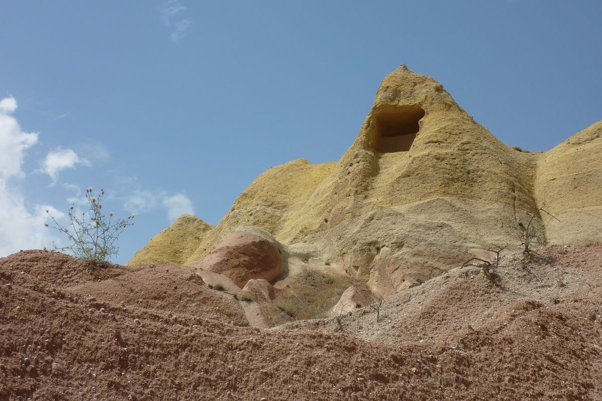 Per steensoort zie je duidelijk verschil in kleuren. Cappadocië, Turkije