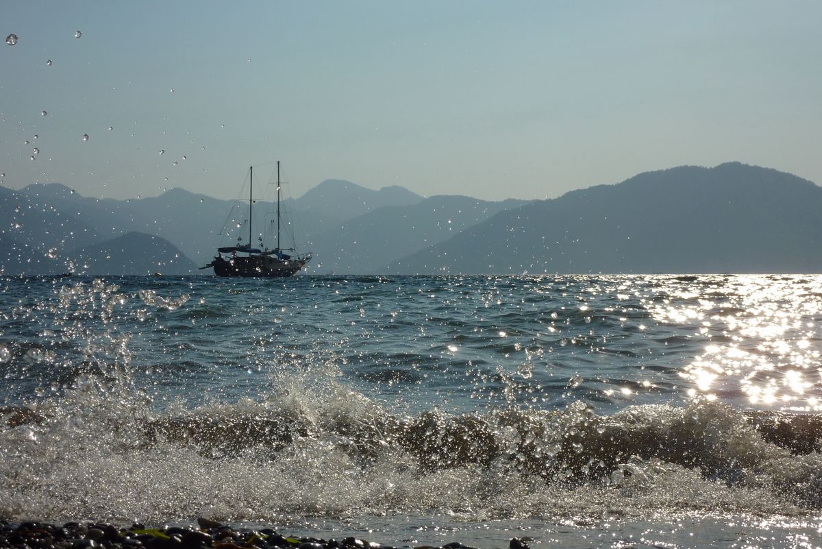 Schip in de buurt van Marmaris, Turkije