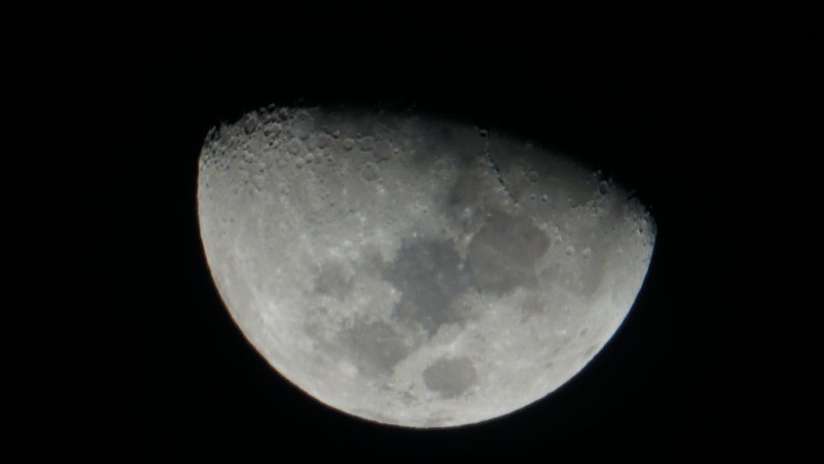 20200925 01 Maan, eerste hemelfoto met Sony RX10 III.JPG