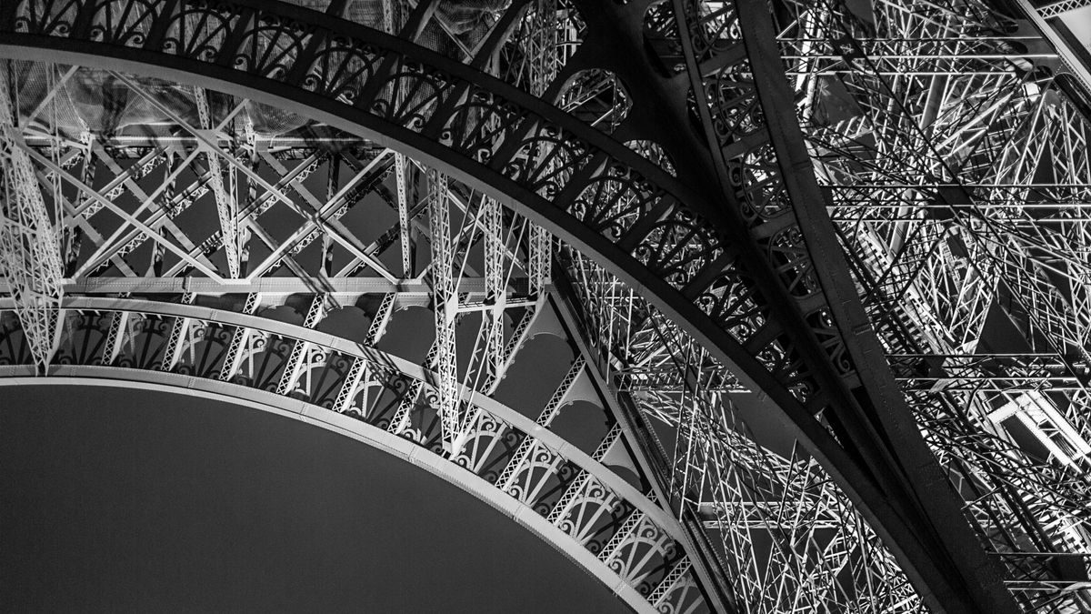 Als ik op reis ga, dan let ik graag op details van bezienswaardigheden. Iedereen heeft wel een idee hoe de Eiffeltoren eruitziet, maar hoeveel mensen zien ook hoe mooi bijvoorbeeld de bogen aan de onderkant van de toren in werkelijkheid zijn?