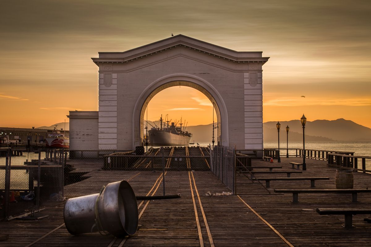 Triumphal Arch by the port of San Francisco at sunset.